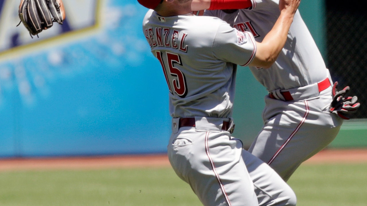 Reds open game with 2 homers, beat Indians 7-2, split series